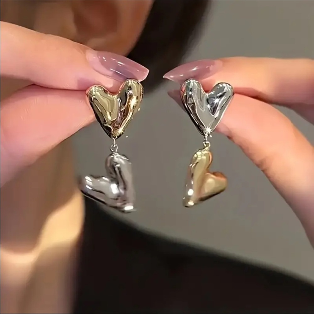 BRAND NEW💛SUPER CUTE Shiny Heart Pendant Earrings gold and silver
